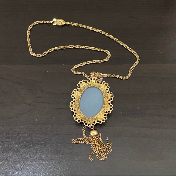 Vintage Unsigned Blue Cameo Pendant Necklace - Picture 6 of 15